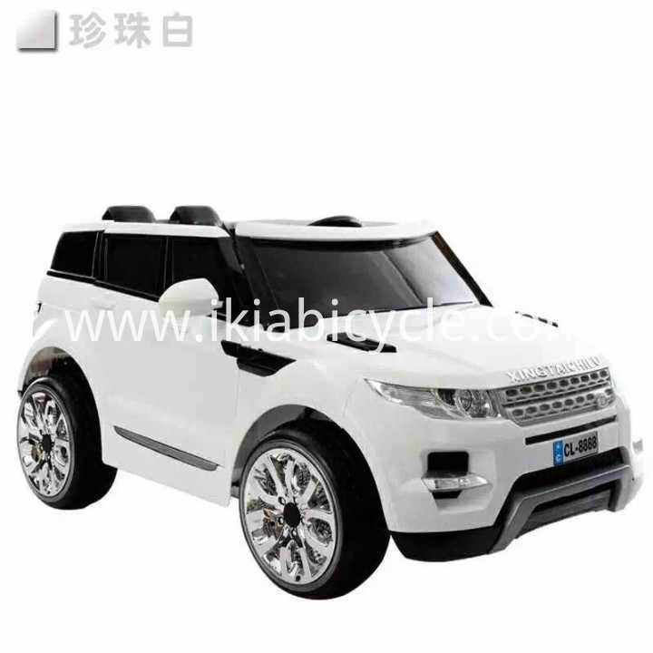 Rangi nyeupe Kid Toy Ride kwenye gari