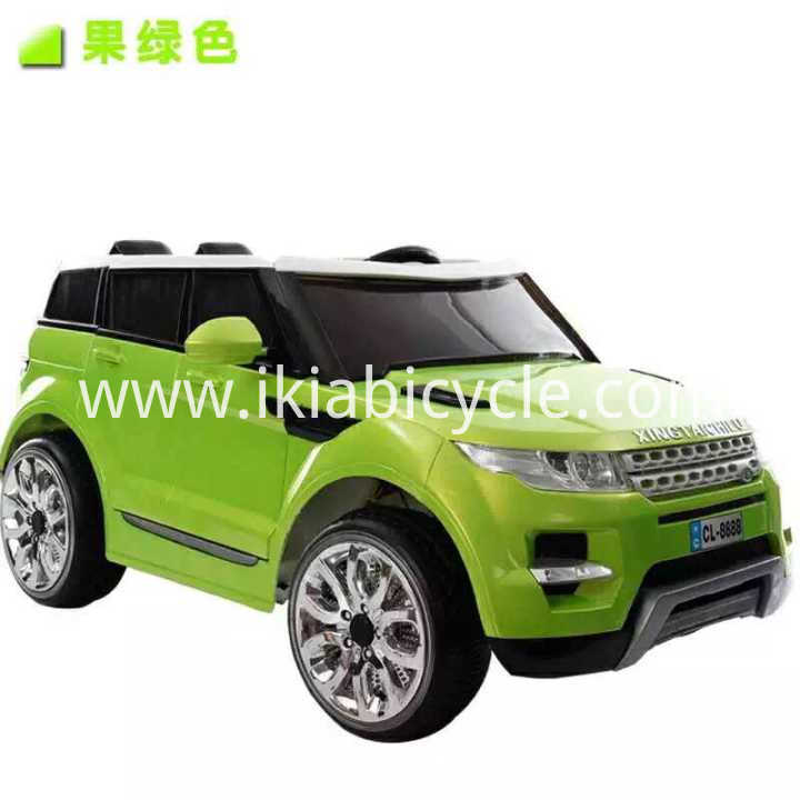 Rangi ya Kijani Maarufu Kid Ride juu ya Gari